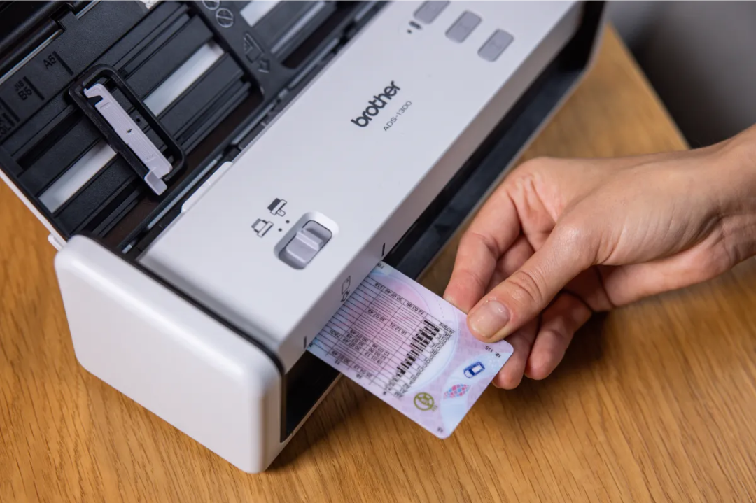 Portable scanner , brother portable scanner , small size fast sanner , scan to usb , easly scan id card emirites id scanner